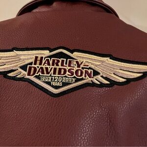 Size medium women’s Harley Davidson leather jacket 600 dollar jacket tags on it